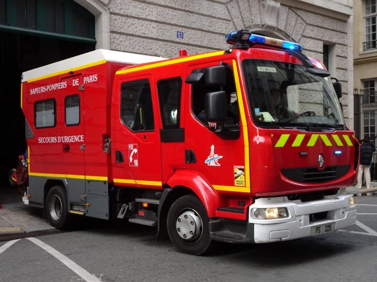 Renault - Sides PS225 Pump-Ambulance