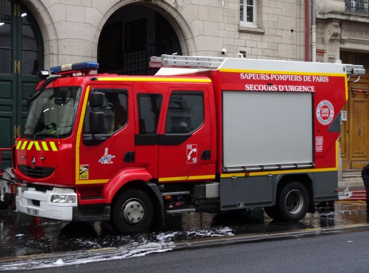 Renault - Sides PS216 Pump-Ambulance