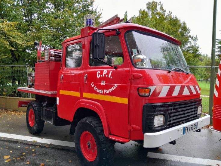 Renault SAVIEM - CCFL Light Brush Fire Tender