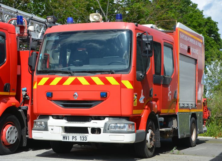 Renault - Sides PS133 Pump-Ambulance