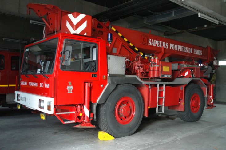 Liebherr LTM1030 - Crane