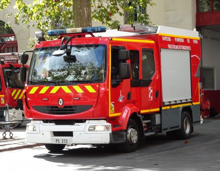 Renault - Sides PS213 Pump-Ambulance
