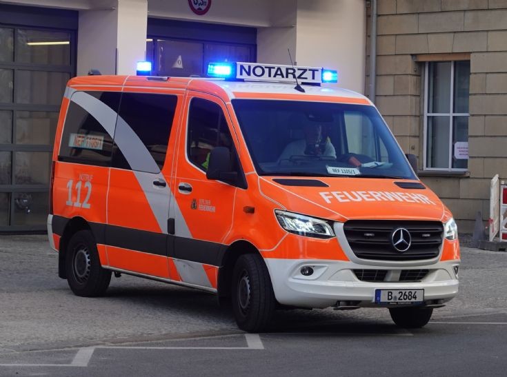 MB-Binz NEF-EMS Paramedic van