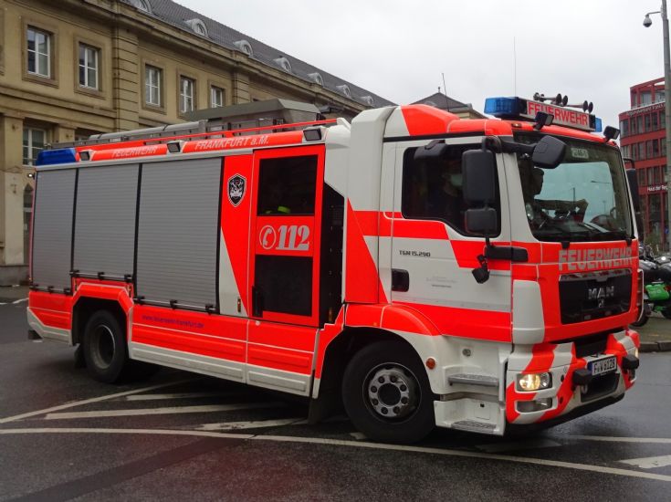 MAN-Rosenbauer HLF20 Rescue-pump