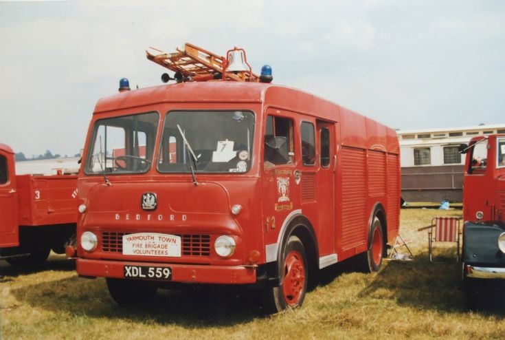 XDL 559 Bedford TK/HCB WrT  Isle of Wight