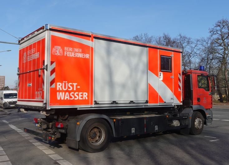 MAN – Prime mover / Underwater heavy rescue pod