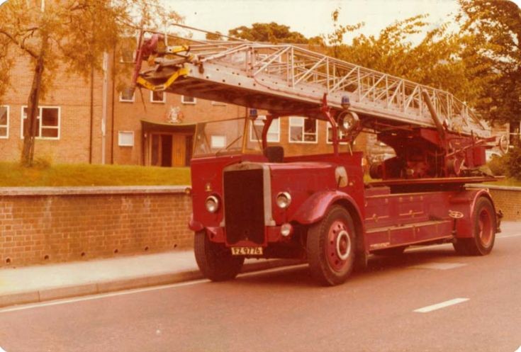 NIFB FZ9776 Leyland TD7-M'weather TL