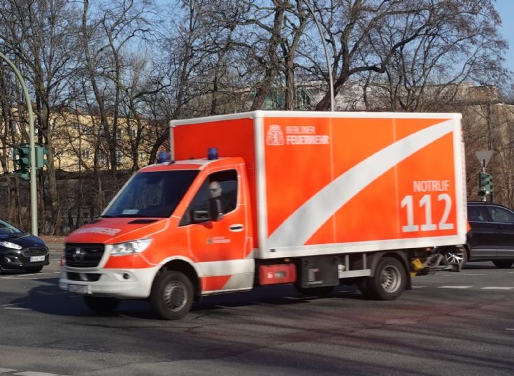 MB-LKW2 Logistics Truck
