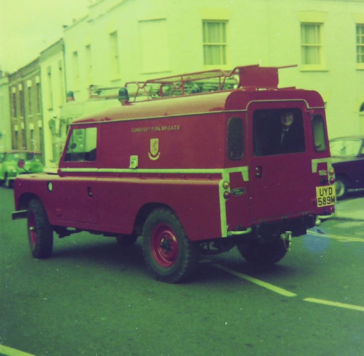Land Rover  UYD 589M cliff rescue 