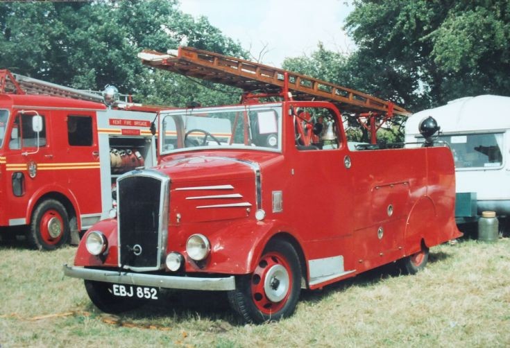 EBJ852 Dennis Light Four Gipping
