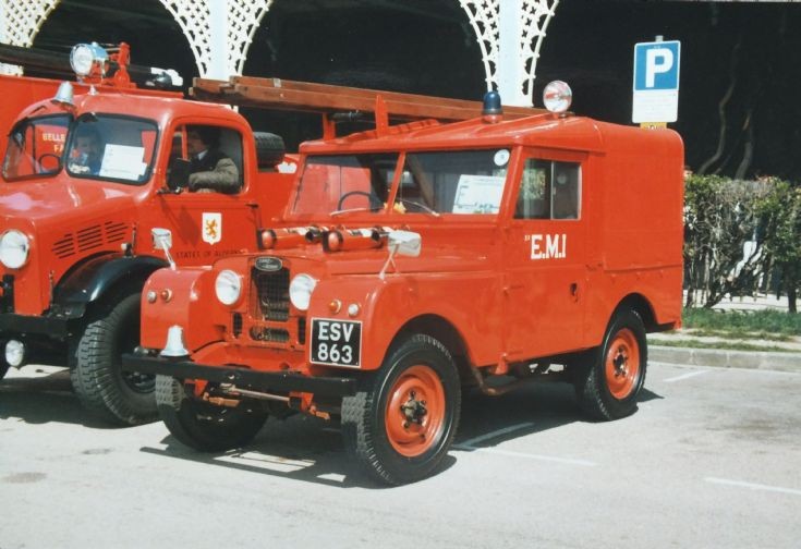 ESV863  Land Rover 88 L4P EMI Hayes 