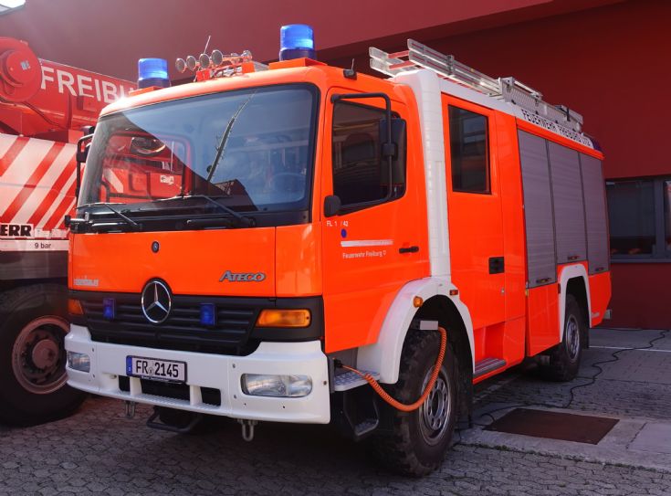 MB-Rosenbauer LF16 4x4 - Pump