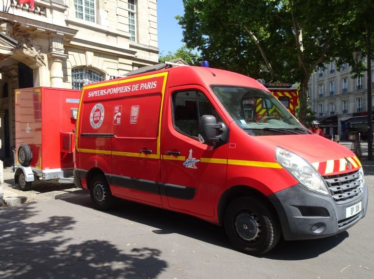 Renault support & fridge trailer 