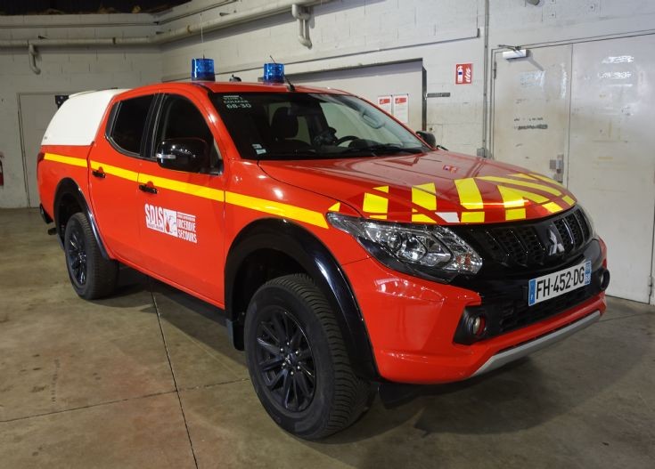 Mitsubishi VLHR1 Off-road officer vehicle