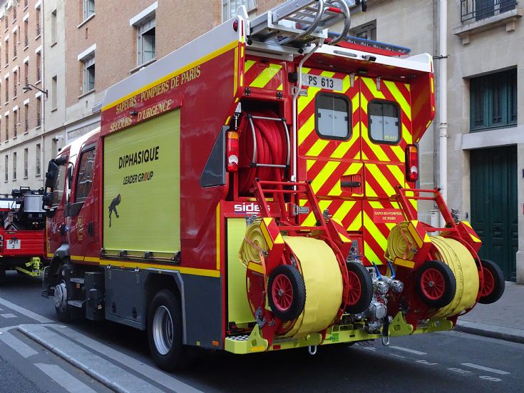 Renault - Sides PS 6G Premiers-Secours (rear view)