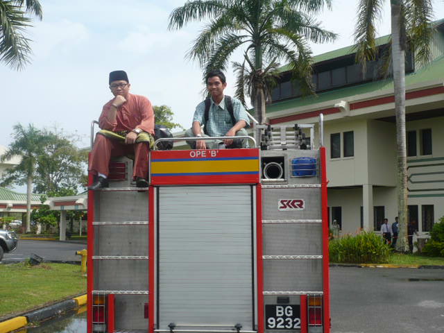 Isuzu NPR/SK Fire 3rd gen LP rear view