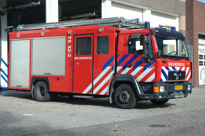 Brandweer Rotterdam MAN Metaalhof Fire station