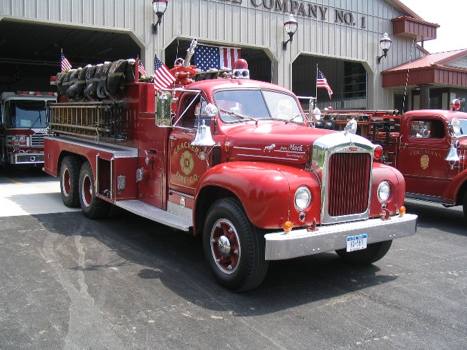 1960 Mack B85FSW, right front