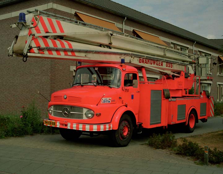 Brandweer Oss Mercedes Hydraulic Platform