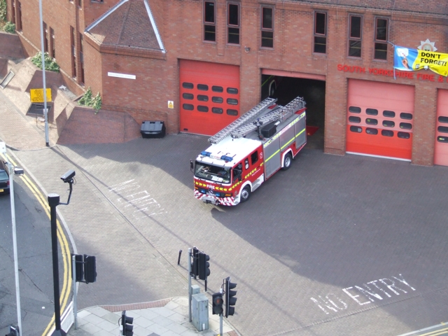 South yorkshire rescue pumping turning out.