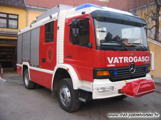 TLF 2.500/200 AT2 - Atego - Side1