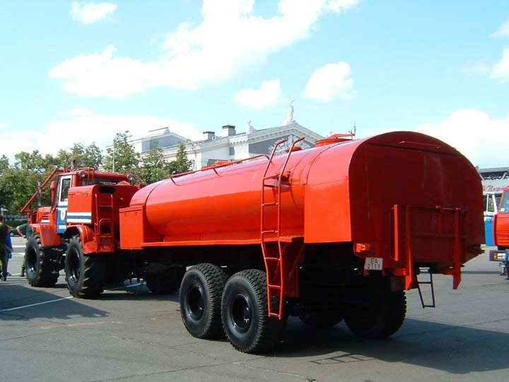 Gomel Belarus Tractor with watercarrier