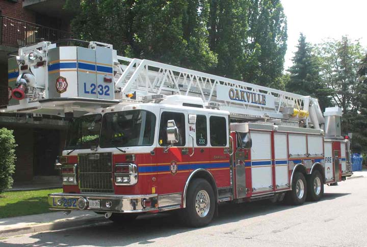 Oakville ON Canada - L232 Spartan/Smeal 100ft 