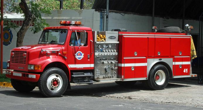 El Salvador Fire Service - IHC/E-One engine