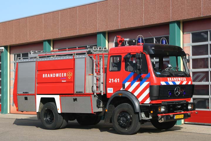 Brandweer Assen Foam tender Mercedes Benz 