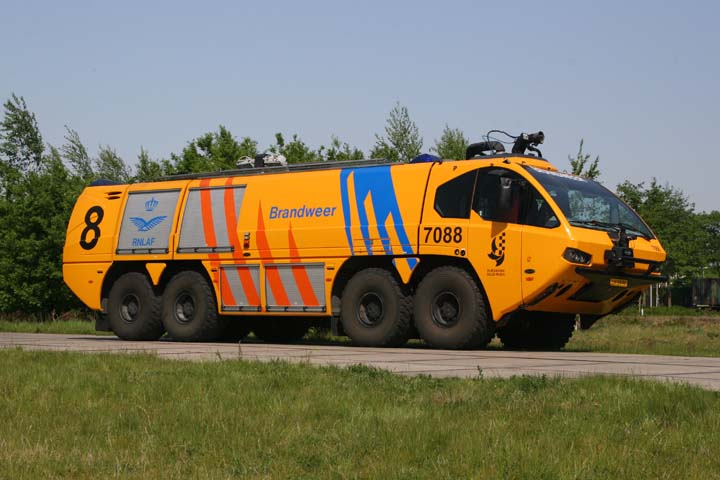 Dutch Airforce Gilze-Rijen E-One crashtender nr.8