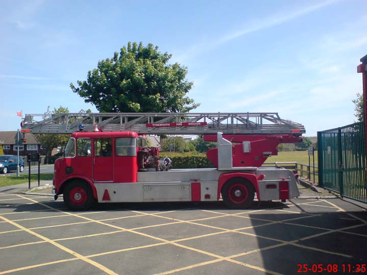 1966 AEC MERRYWEATHER TURNTABLE LADDER.