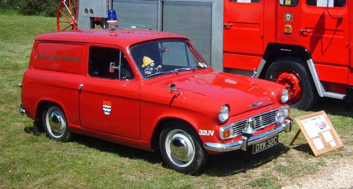 DYK 32C London Fire Brigade Commer Cob