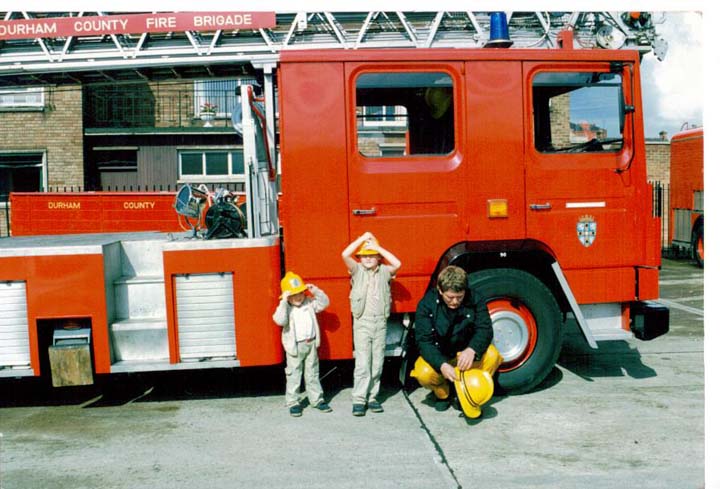 Dennis Turntable ladder with the family