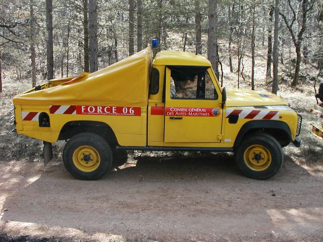 Land-Rover bâché