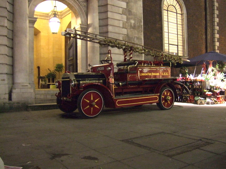 LP8389 in Tinsel at St Mary-le-Bow Church