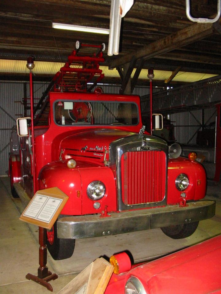1958 Mack Thermodyne pumper & Bailey ladder