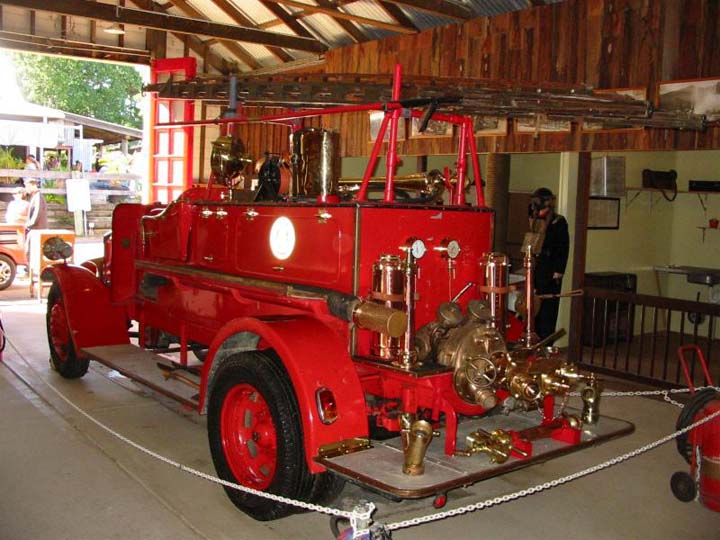 1934 Dennis 250/400 pumper ex NSWFB car 233