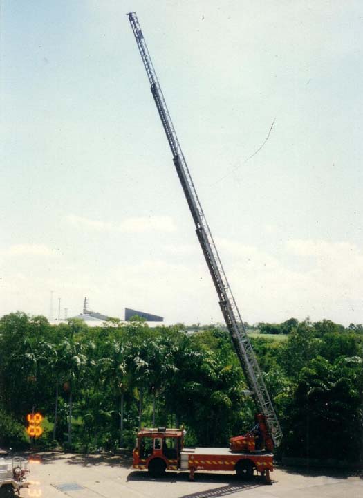 1980 NTFRS ERF-Metz extended ladder