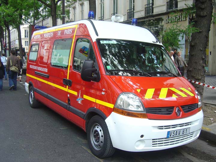 Sapeurs Pompiers de Paris Renault Ambulance