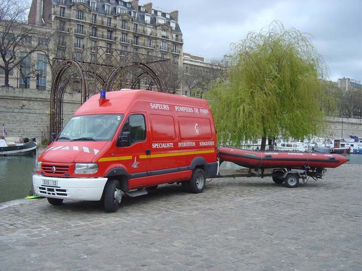 Sapeurs Pompiers de Paris Renault Water Rescue