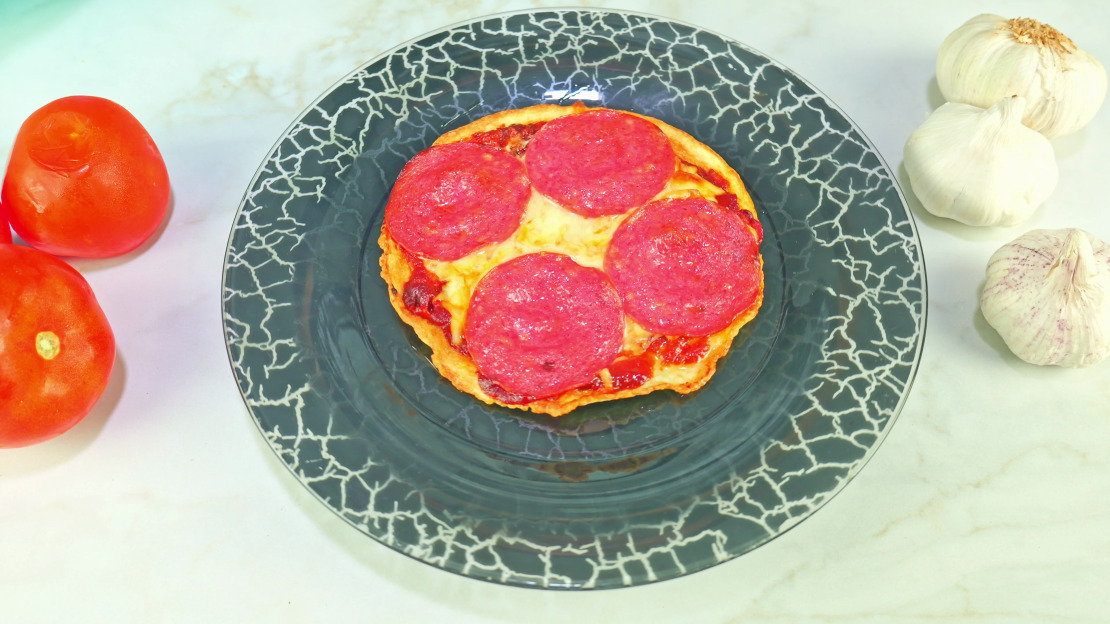 Schnelle kalorienarme Low Carb Pizza - Low Carb Rezepte by Foodabi