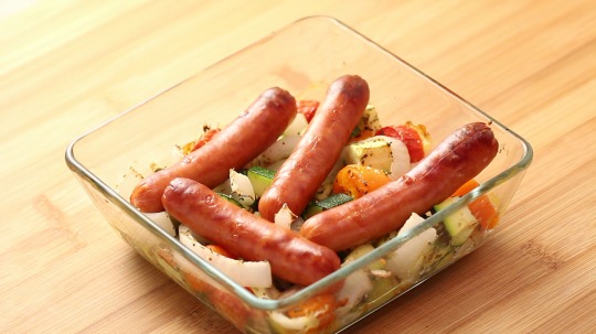 Rezept: Gebackene Würstchen mit Gemüse