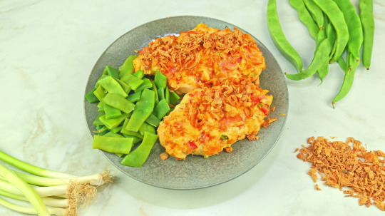 Rezept: Saftige Hähnchenbrust mit Röstzwiebeln