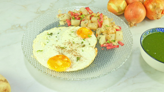 Rezept: Cremespinat mit Spiegelei & Bratkartoffel-Style-Kohlrabi