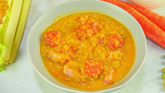 Rezept: Herzhafte Erbsen-Suppe