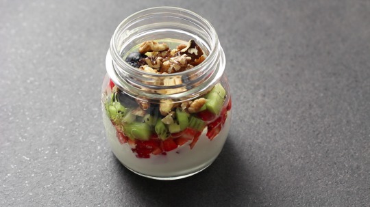 Rezept: Greek yoghurt with fruits and nuts