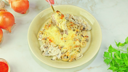 Rezept: Low Carb Zwiebel-Sahne-Schnitzel aus dem Ofen