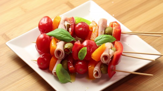 Rezept: Ham and vegetable shashlik skewers