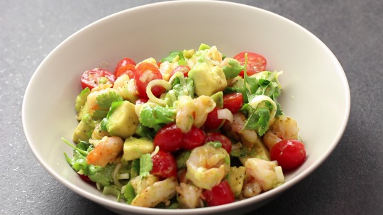 Rezept: Avocado salad with lime and shrimps