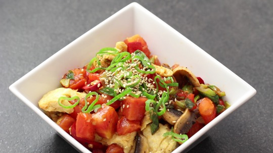 Rezept: Scrambled Eggs with Tomatos, Mushrooms, and Paprika 